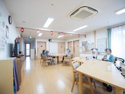 明るい多目的室内観