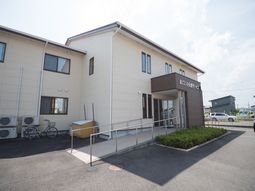 清潔感ある建物エントランス