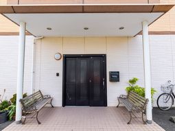 清潔な建物入り口