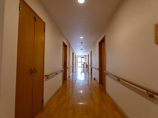 廊下の明るい空間