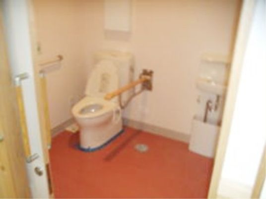 手すり付きトイレ空間