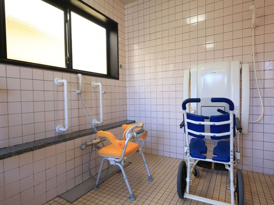 手すり付き浴室設備