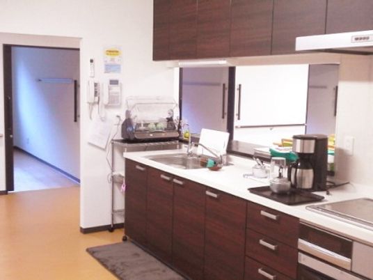 清潔な明るいキッチン