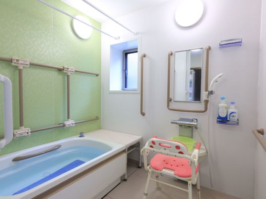 清潔な浴室設備