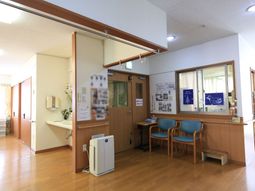 明るい受付エリア