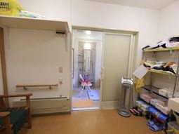 居室の入口と室内