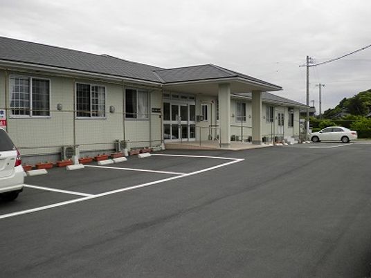 広々とした外観