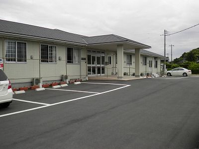 広々とした外観