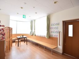 休憩スペースの明るい部屋