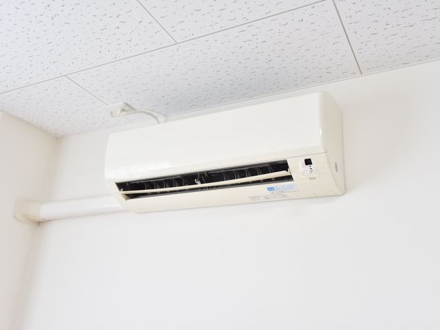 壁掛けエアコンの設備部