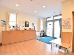 エントランスの明るい空間