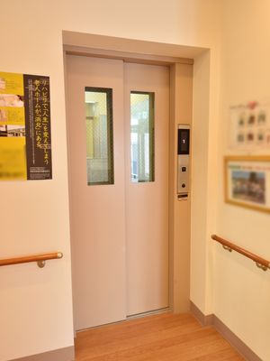 バリアフリーのエレベーター