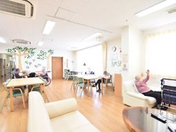 明るいリビング風景