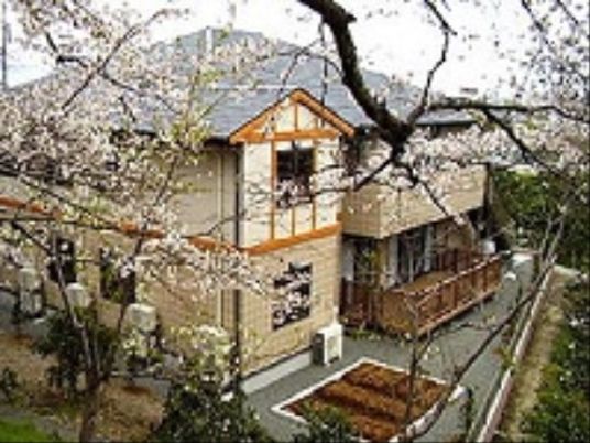 自然豊かな施設外観