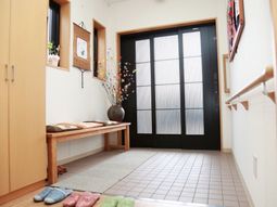 和風の明るいエントランス