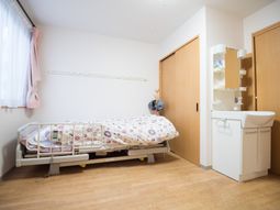 明るい居室の一角