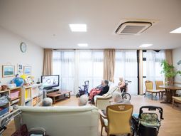 明るい共有スペースの様子