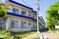 緑豊かな建物外観