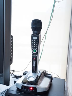 無線マイクとその充電台