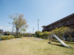 緑あふれる広々中庭