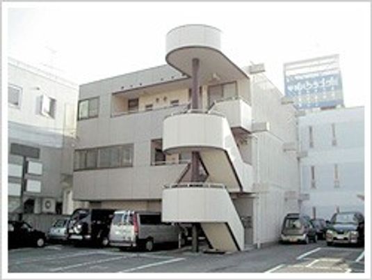 外観の建物前  