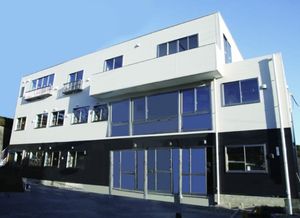 モダンな建物の外観