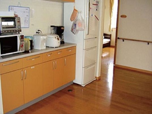 キッチンの設備と床