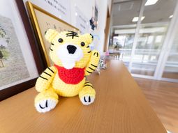 手作りのぬいぐるみが置かれた空間