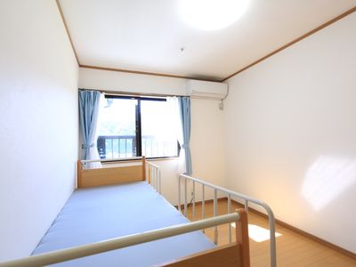明るい個室の居室