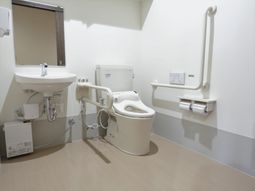 手すりつきトイレ空間