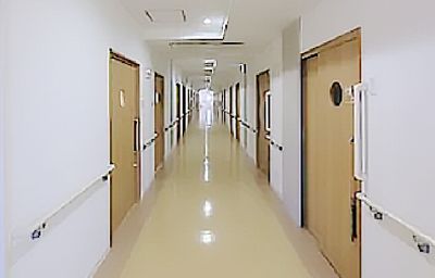 明るく清潔な廊下