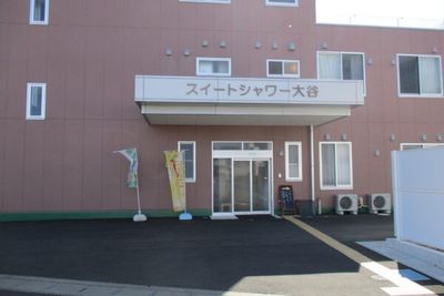 エントランスの明るい外観