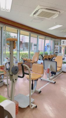 明るいトレーニング機器