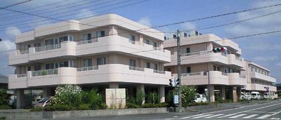 大きな建物の外観