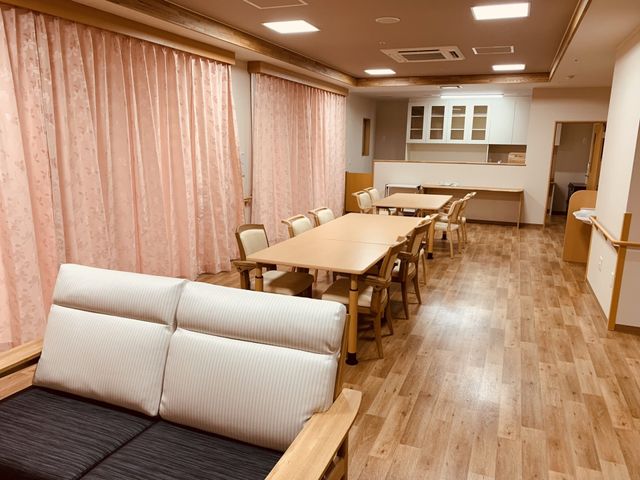 広々としたダイニングルーム
