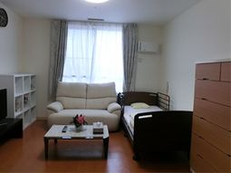 明るい個室の居室