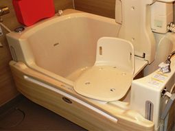 快適な設備の浴室