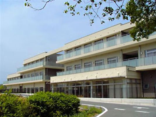 広々とした外観