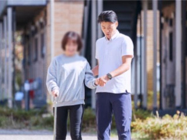 穏やかな介助の現場 外観 リラックスした雰囲気の中で、安心してサポートを受けられる環境です。