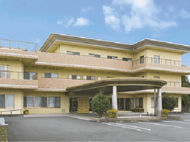 心地よい施設の外観 外観 開放感あふれる建物の入口は、明るい雰囲気を醸し出しています。居心地の良さが感じられます。