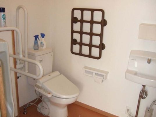 バリアフリーのトイレ空間