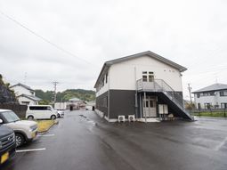 明るく清潔な建物外観