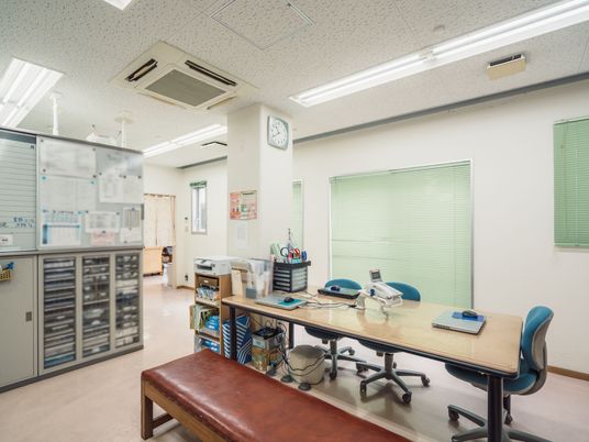 整理された事務室