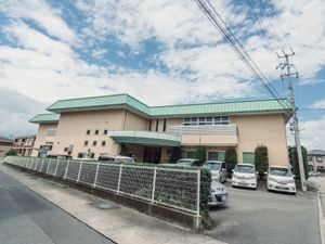 広々とした建物の外観