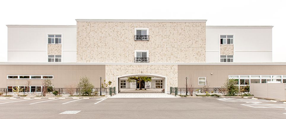 外観の広々とした建物
