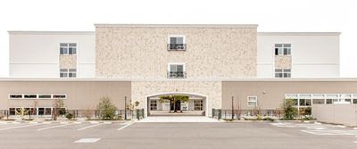 外観の広々とした建物
