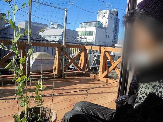 晴れた日差しのテラス  