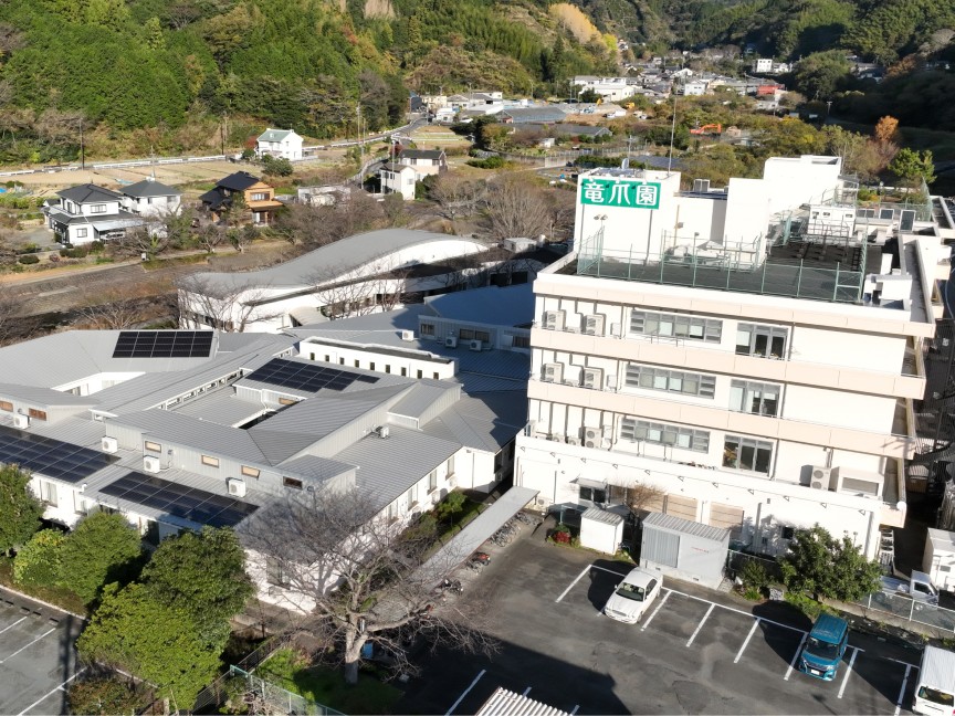 竜爪園 デイサービスセンター ほっこりーなの外観