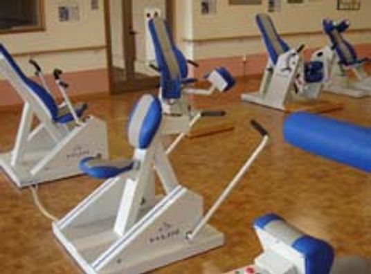 機械が並ぶ室内