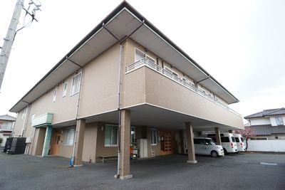 広々とした施設の外観